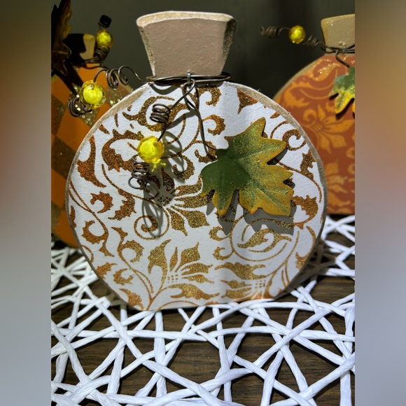 Clearance Bundle w/2nd item for $4.99 shipping Pumpkins!  3 wooden pumpkins - Picture 2 of 10